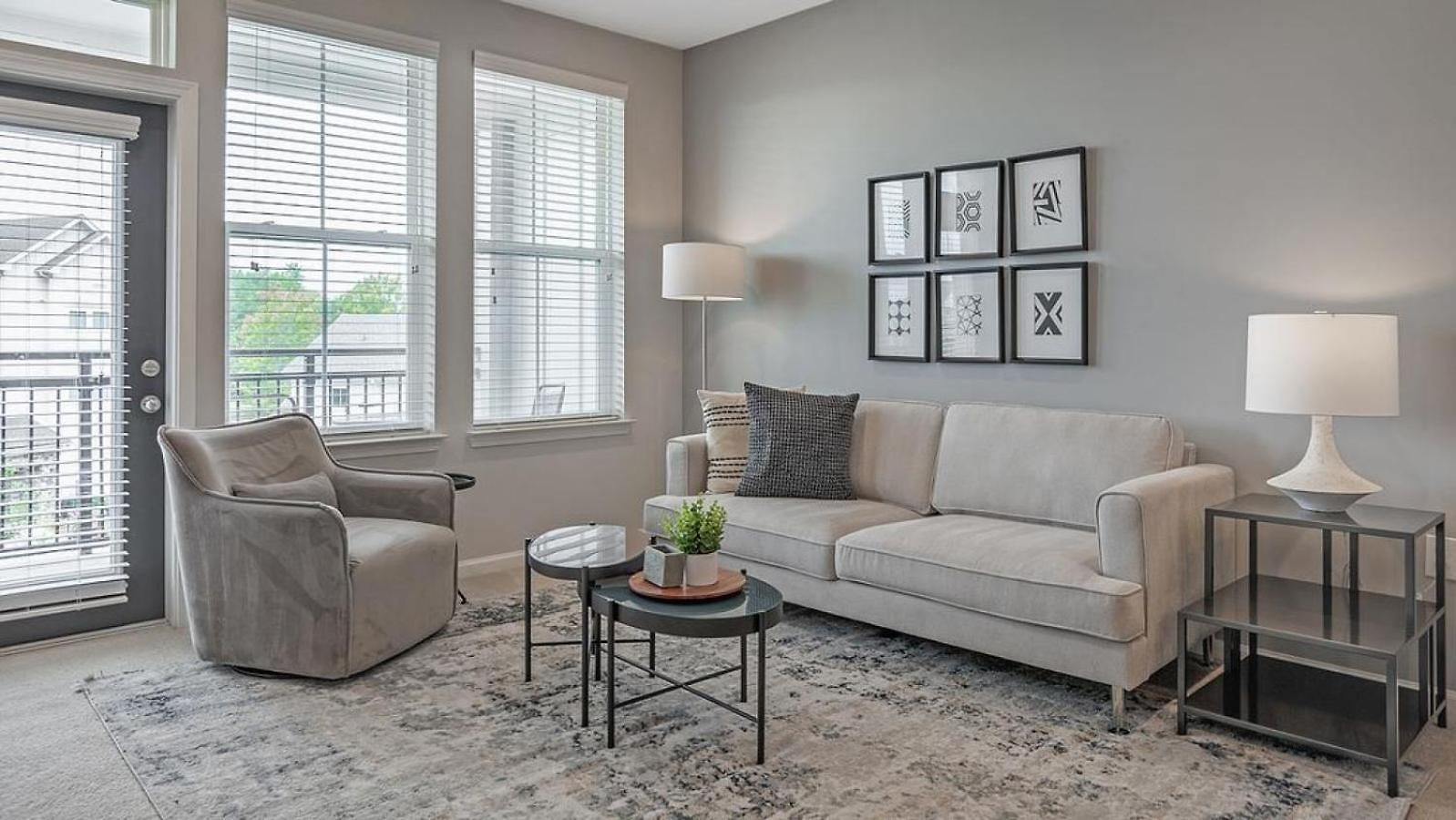 Apartment Landing Modern With Amazing Amenities