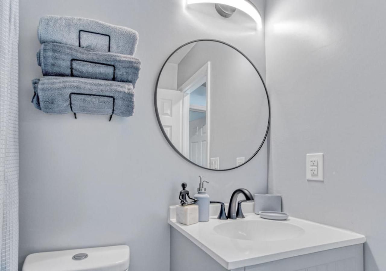 Stylish Near Uptown, Unc, Noda, Plaza-shamrock *
