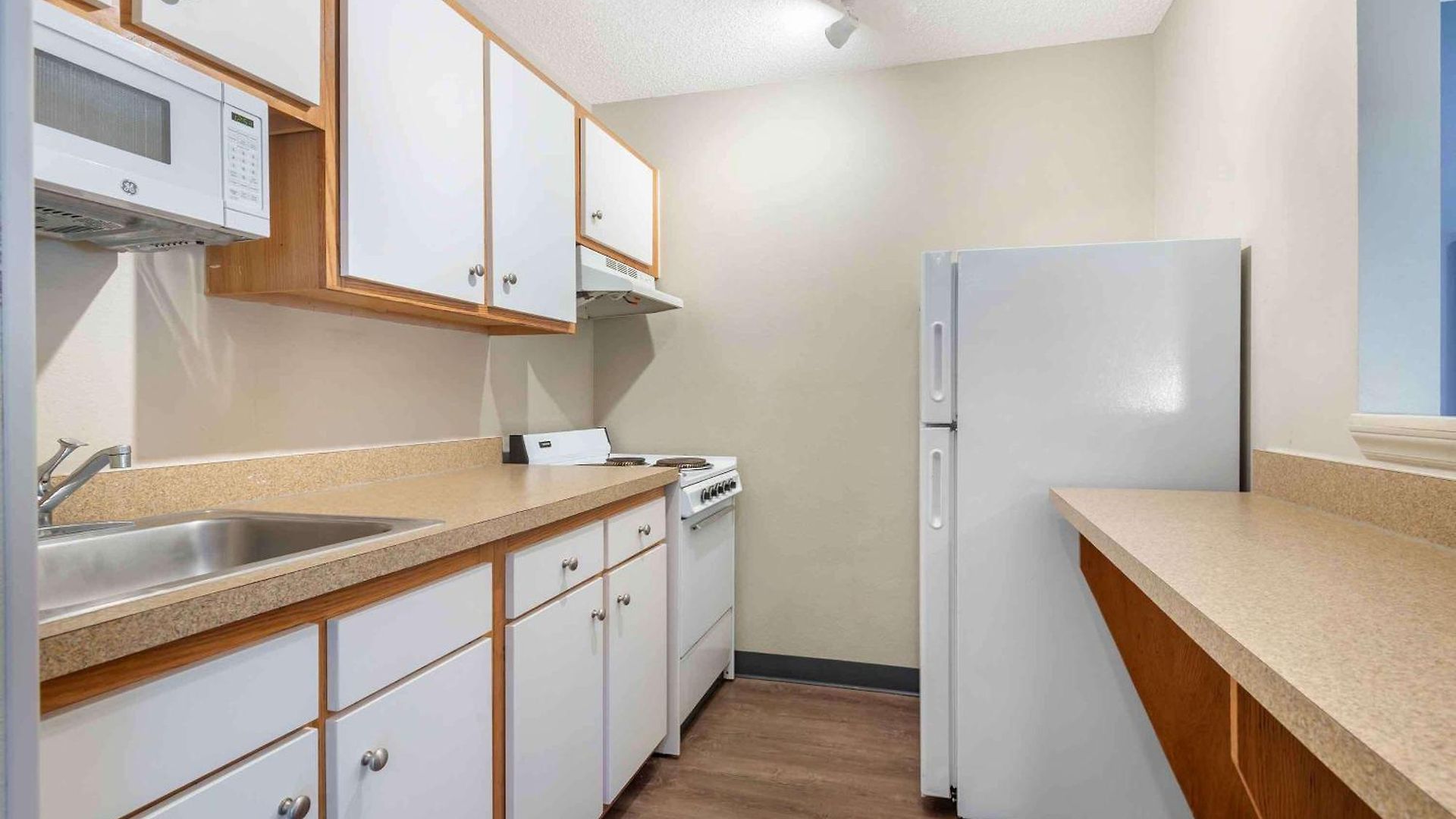 Extended America Select - - Place - E Mccullough Dr