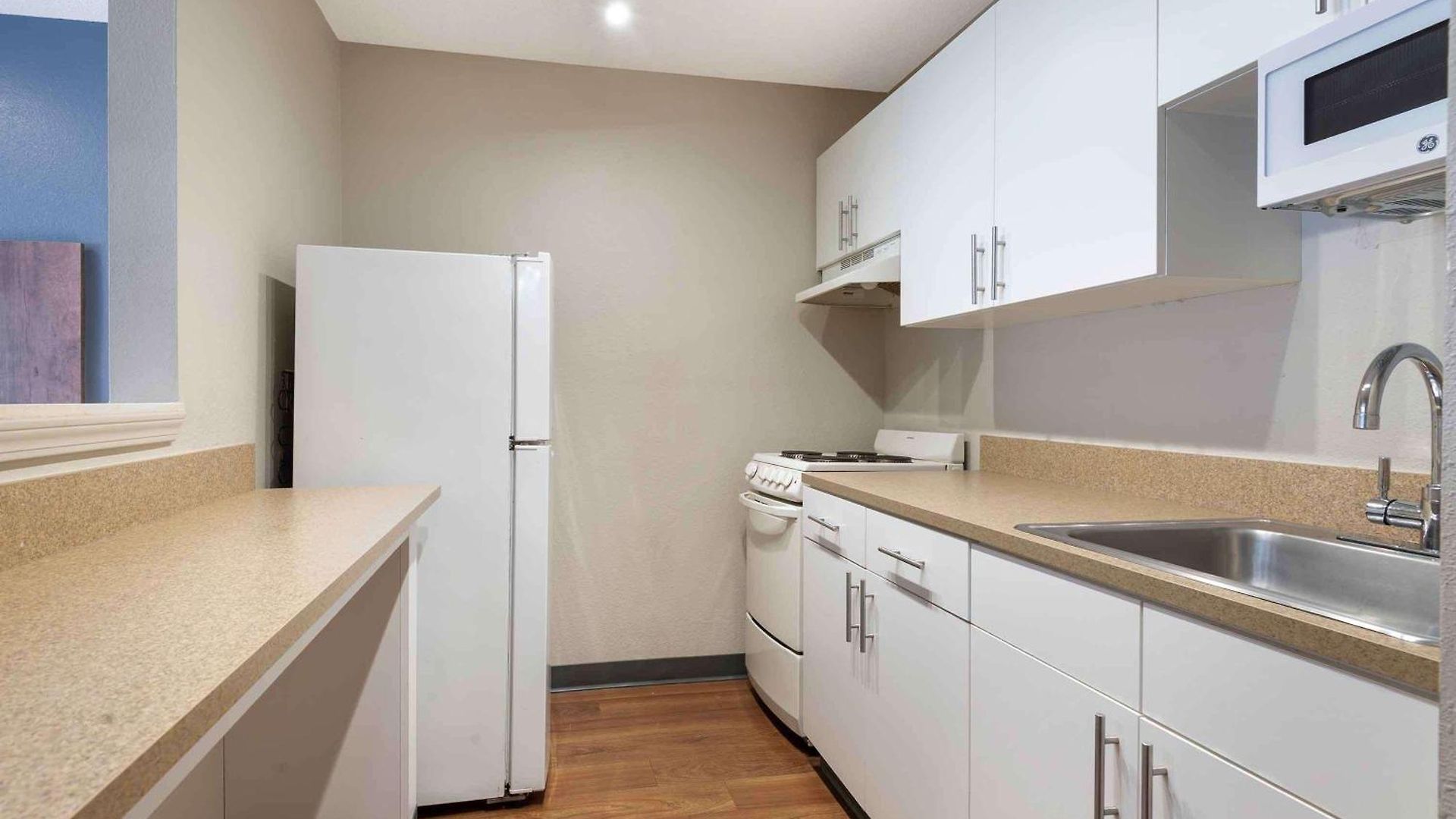 Extended America Select - - Place - E Mccullough Dr 2*