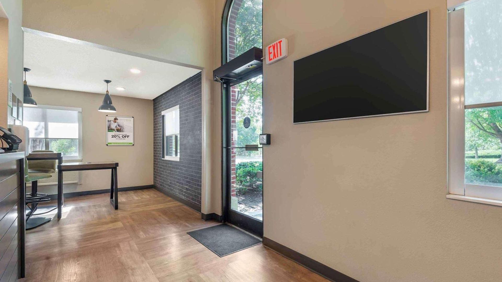 Extended America Select - - Place - E Mccullough Dr 2*