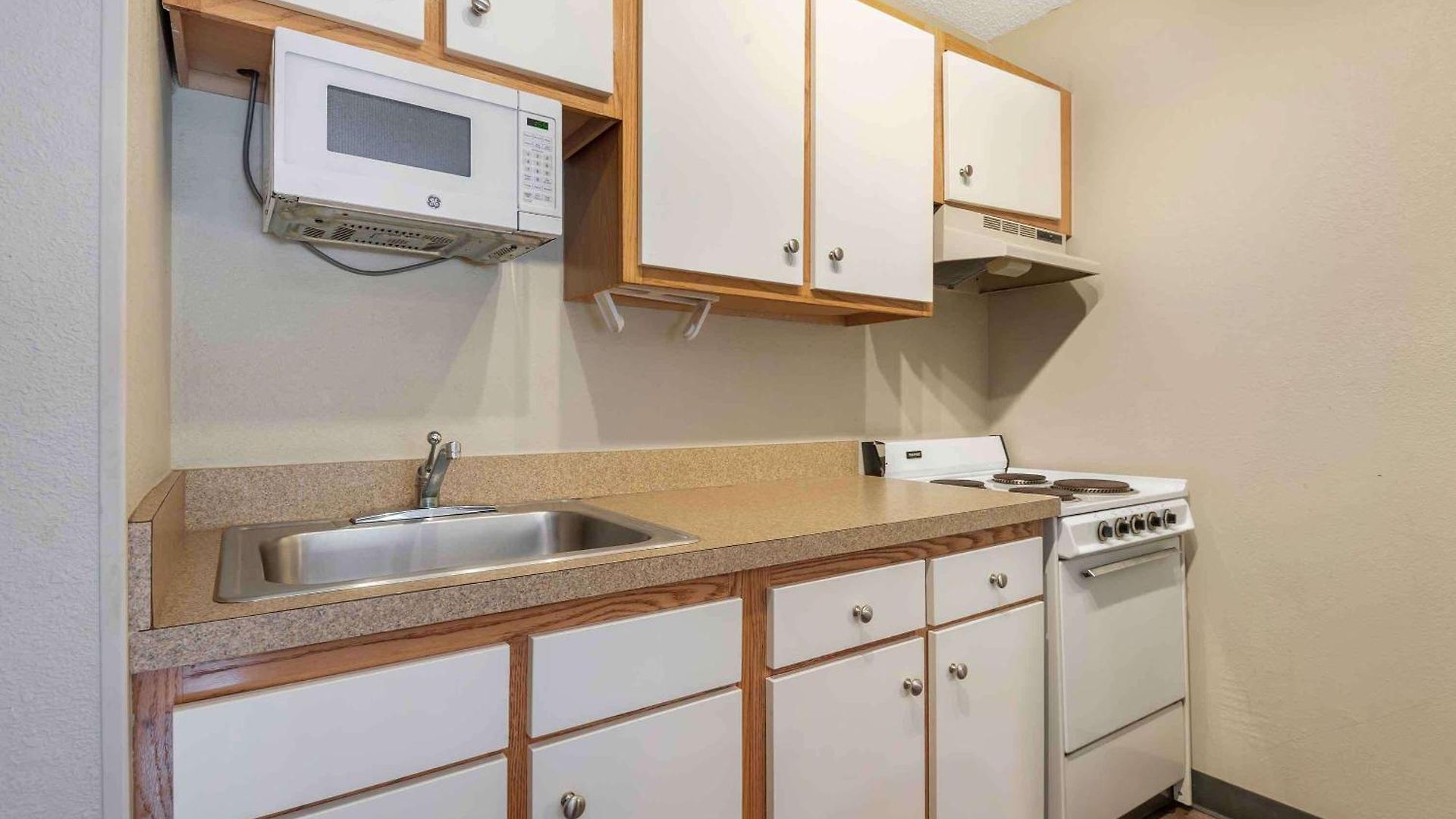 Hotel Extended America Select - - Place - E Mccullough Dr
