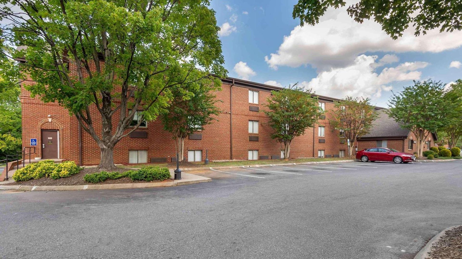 Extended America Select - - Place - E Mccullough Dr Hotel Charlotte
