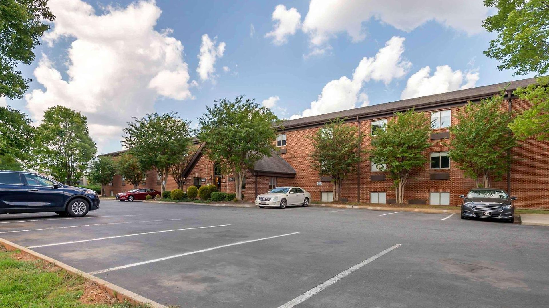 Extended America Select - - Place - E Mccullough Dr 2* Charlotte