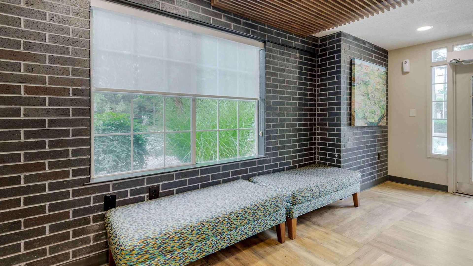 Extended America - - Airport Charlotte