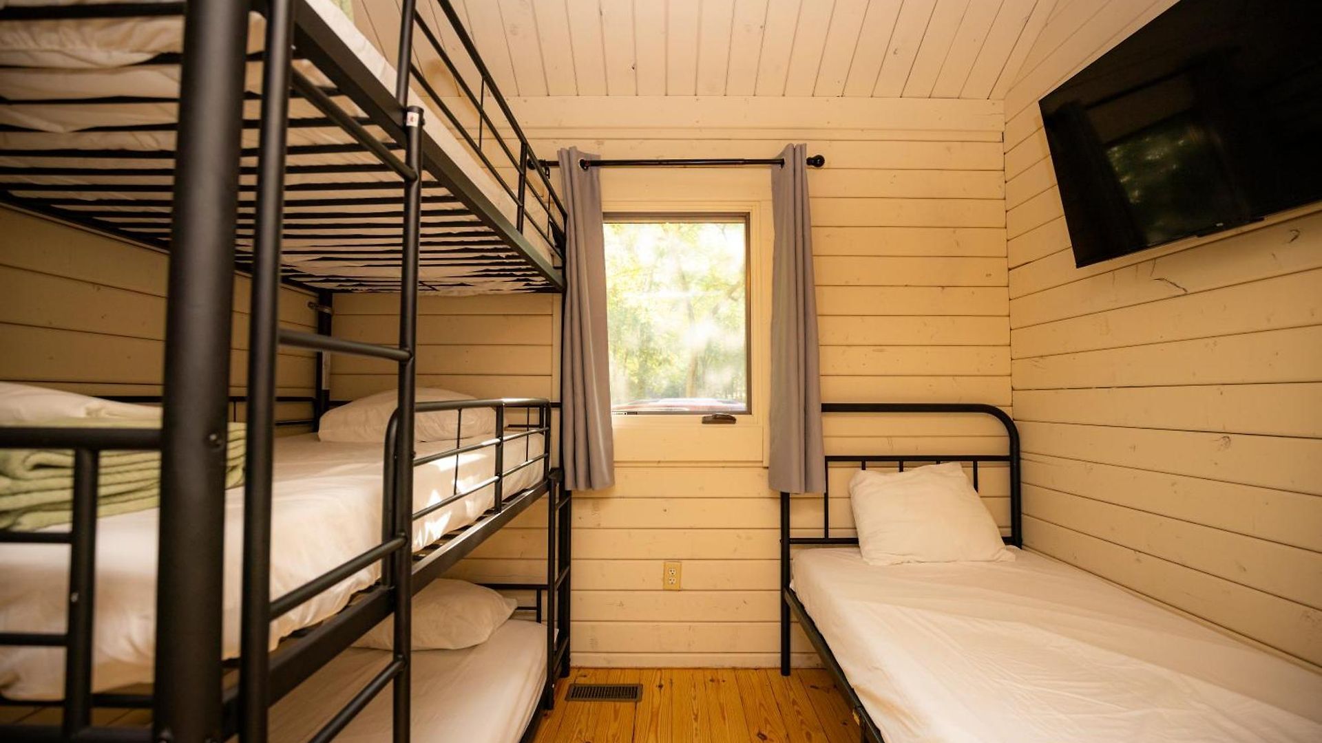 Carowinds Camp Wilderness Hotel *
