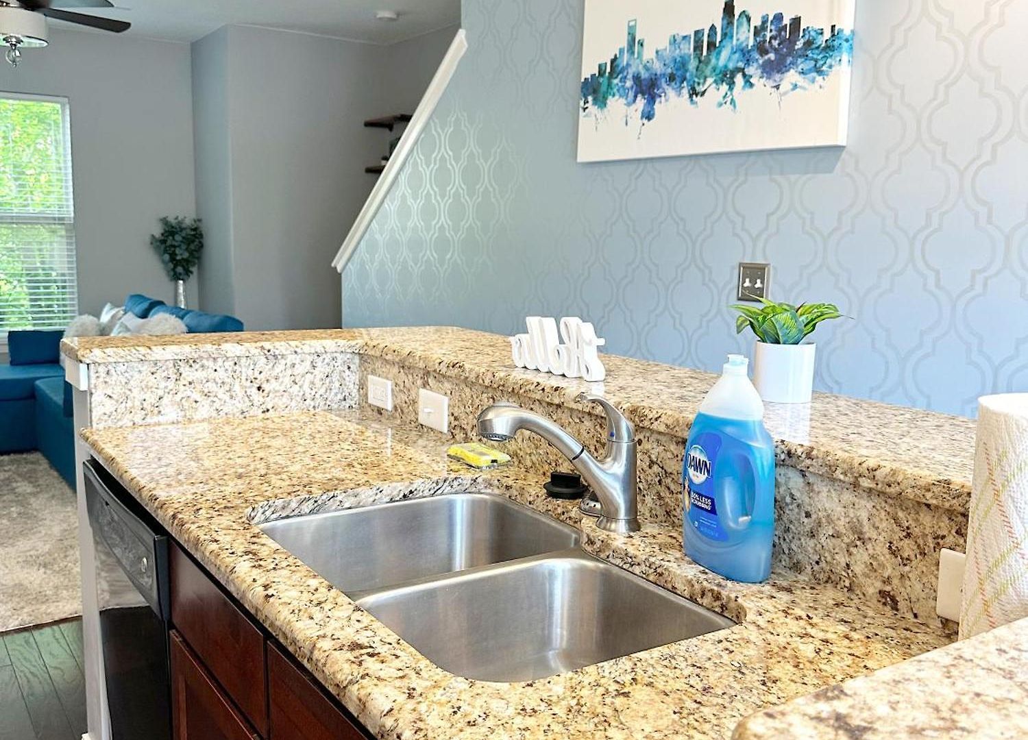 Modern Townhouse - 1 Min To Uptown Clt - Walk To Restaurants *
