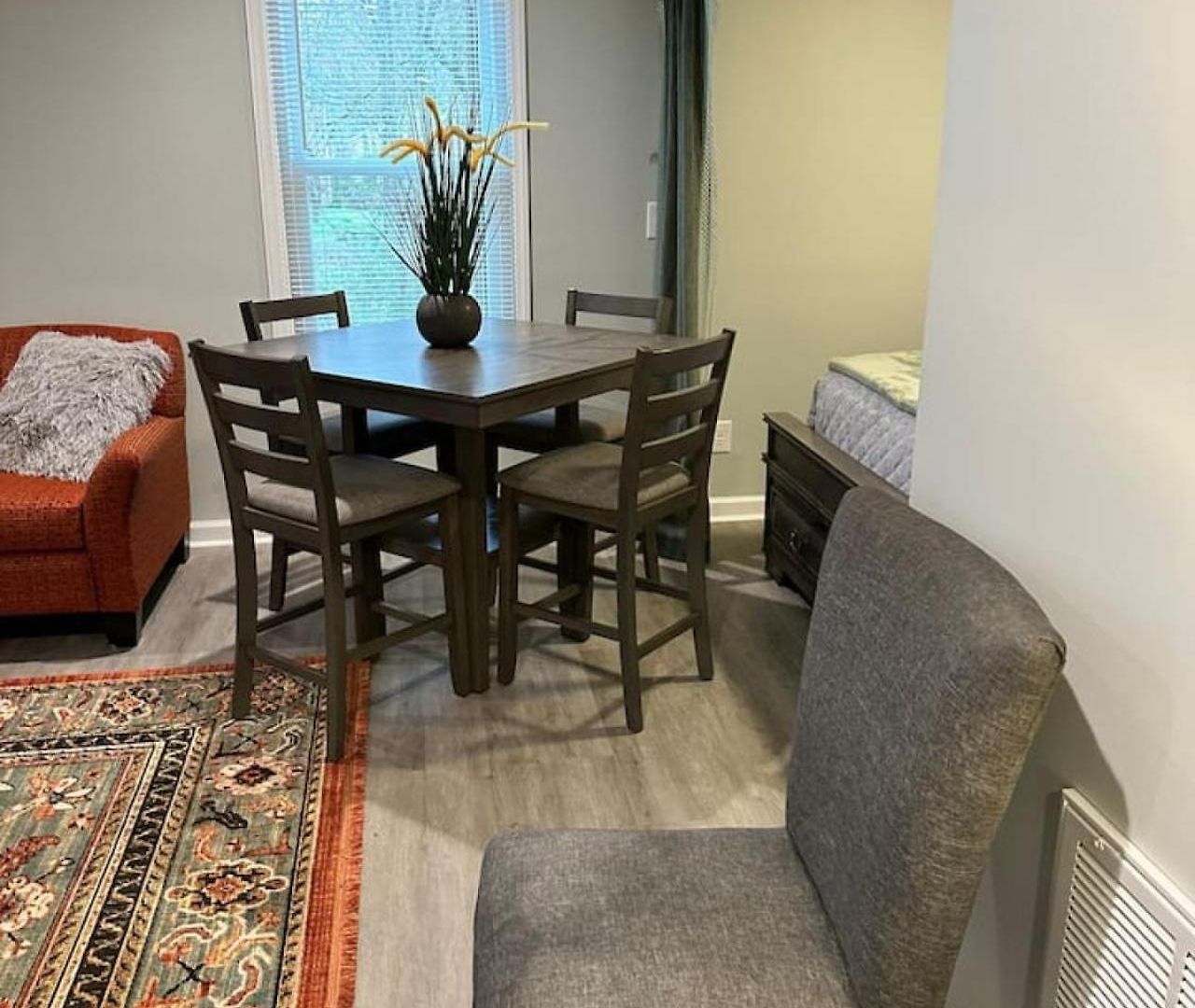 Apartment Serene 2br In Sardis - Workspace - Fast Wi-fi *