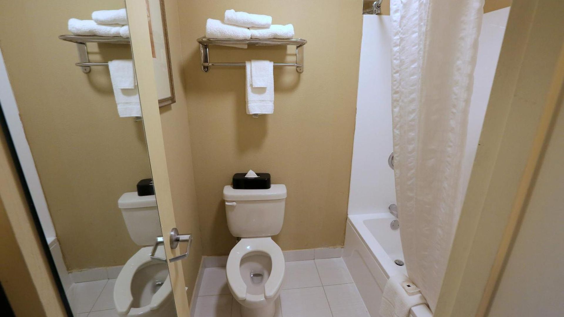 Hotel Country & By Radisson, I-85 Airport, Nc 3*