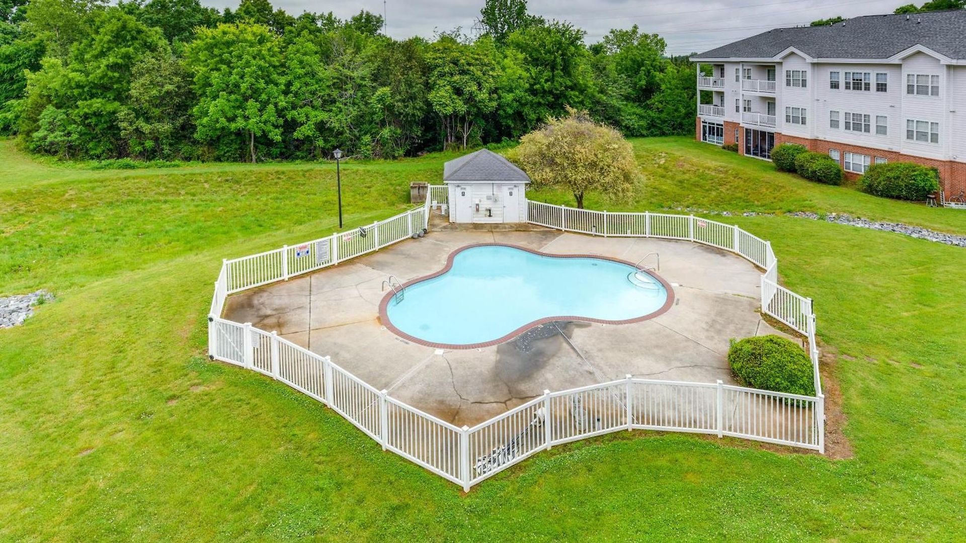 Charming W/ Balcony, 1 Mi To Unc Charlotte! * Charlotte