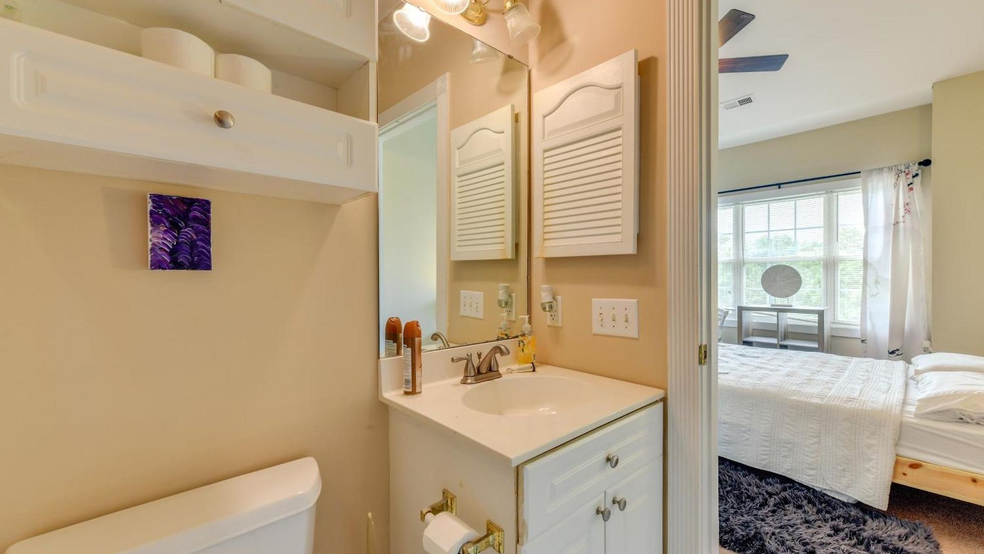 Charming W/ Balcony, 1 Mi To Unc Charlotte!