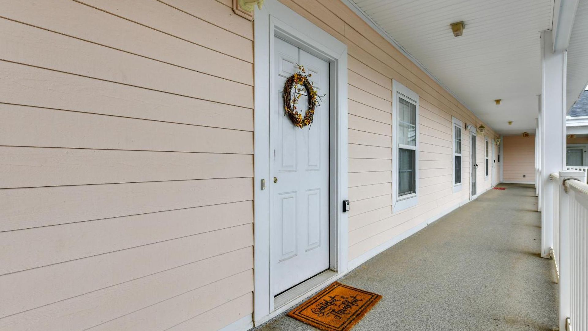 Charming W/ Balcony, 1 Mi To Unc Charlotte!