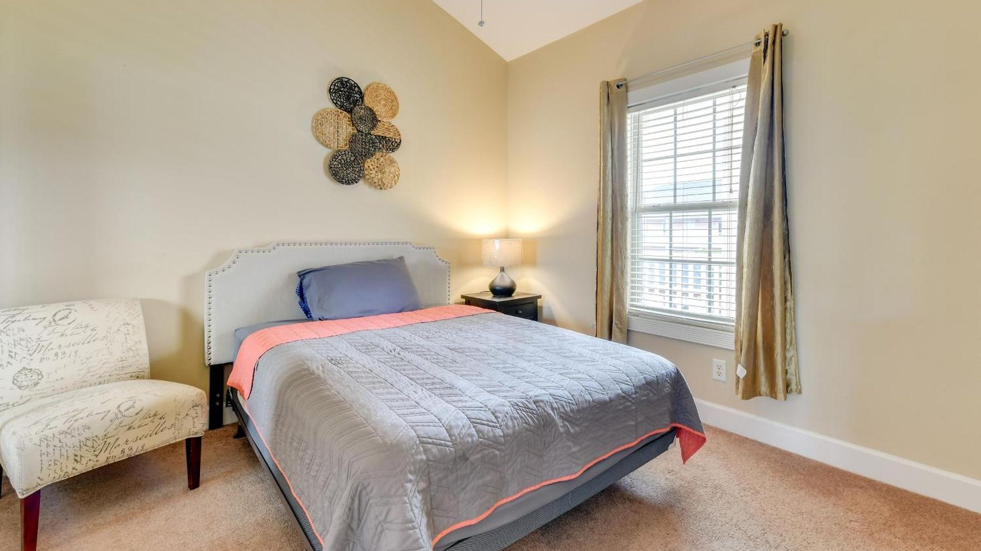 Charming W/ Balcony, 1 Mi To Unc Charlotte! Charlotte