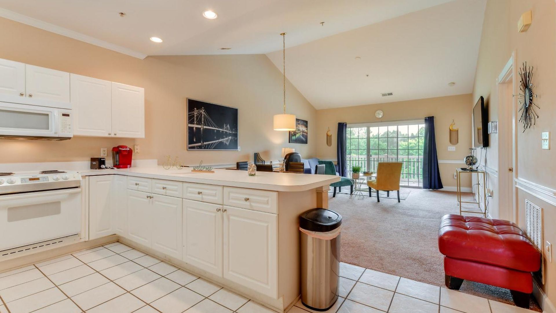 Charming W/ Balcony, 1 Mi To Unc Charlotte! * Charlotte
