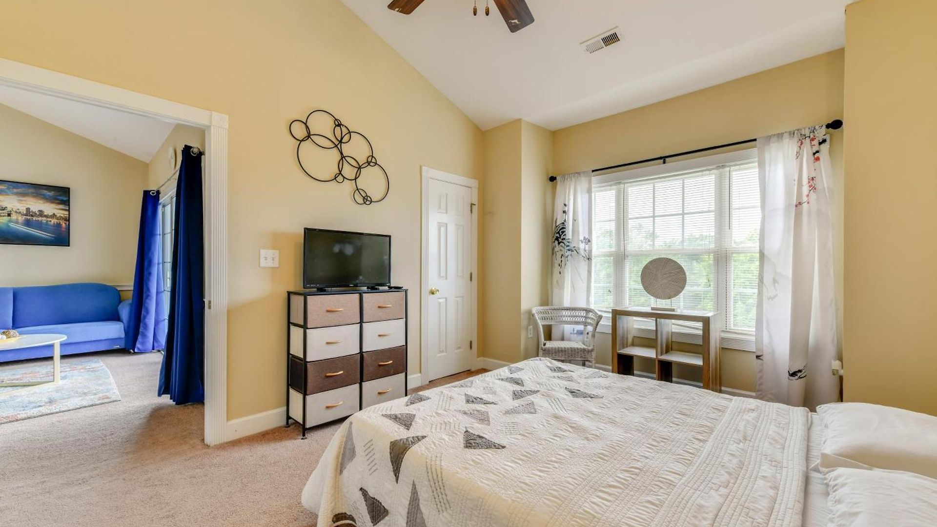 Charming W/ Balcony, 1 Mi To Unc Charlotte! Holiday home Charlotte
