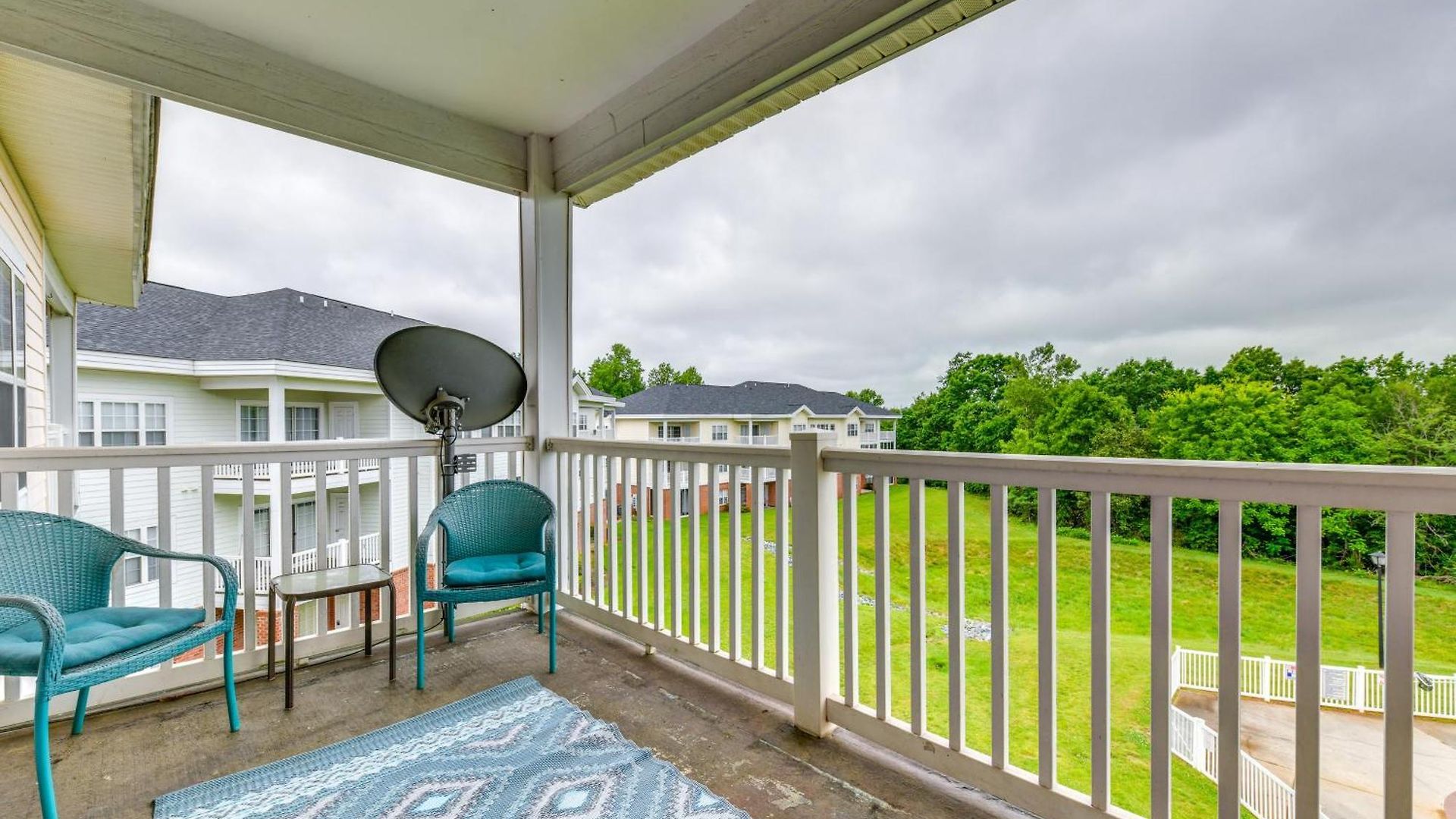 Charming W/ Balcony, 1 Mi To Unc Charlotte! Holiday home *