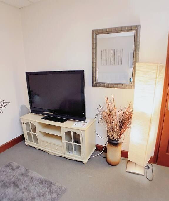 Apartment Walkable Uptown Area, King Suite, Quiet And Private *