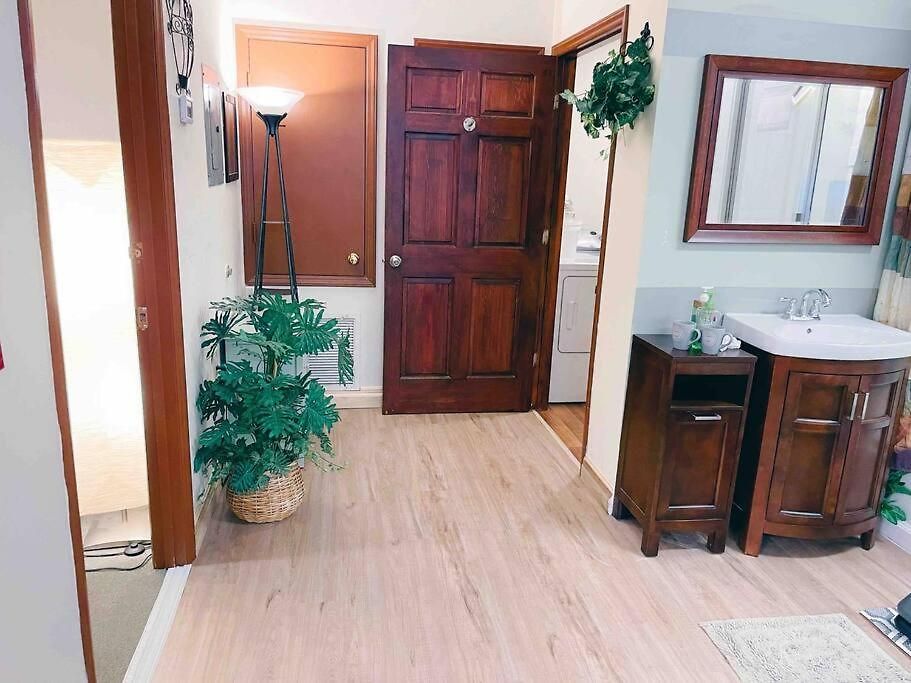 Walkable Uptown Area, King Suite, Quiet And Private