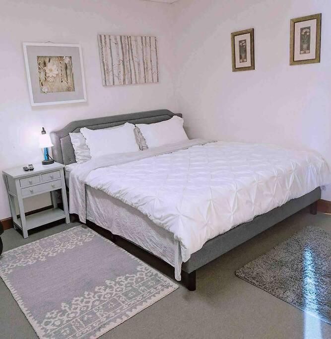 Apartment Walkable Uptown Area, King Suite, Quiet And Private