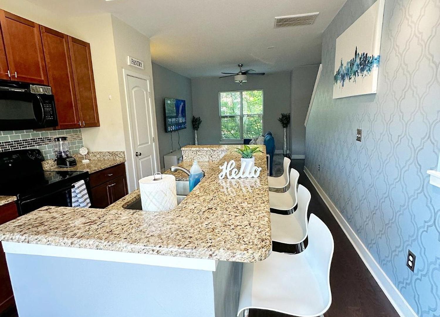 Modern Townhouse - 1 Min To Uptown Clt - Walk To Restaurants *