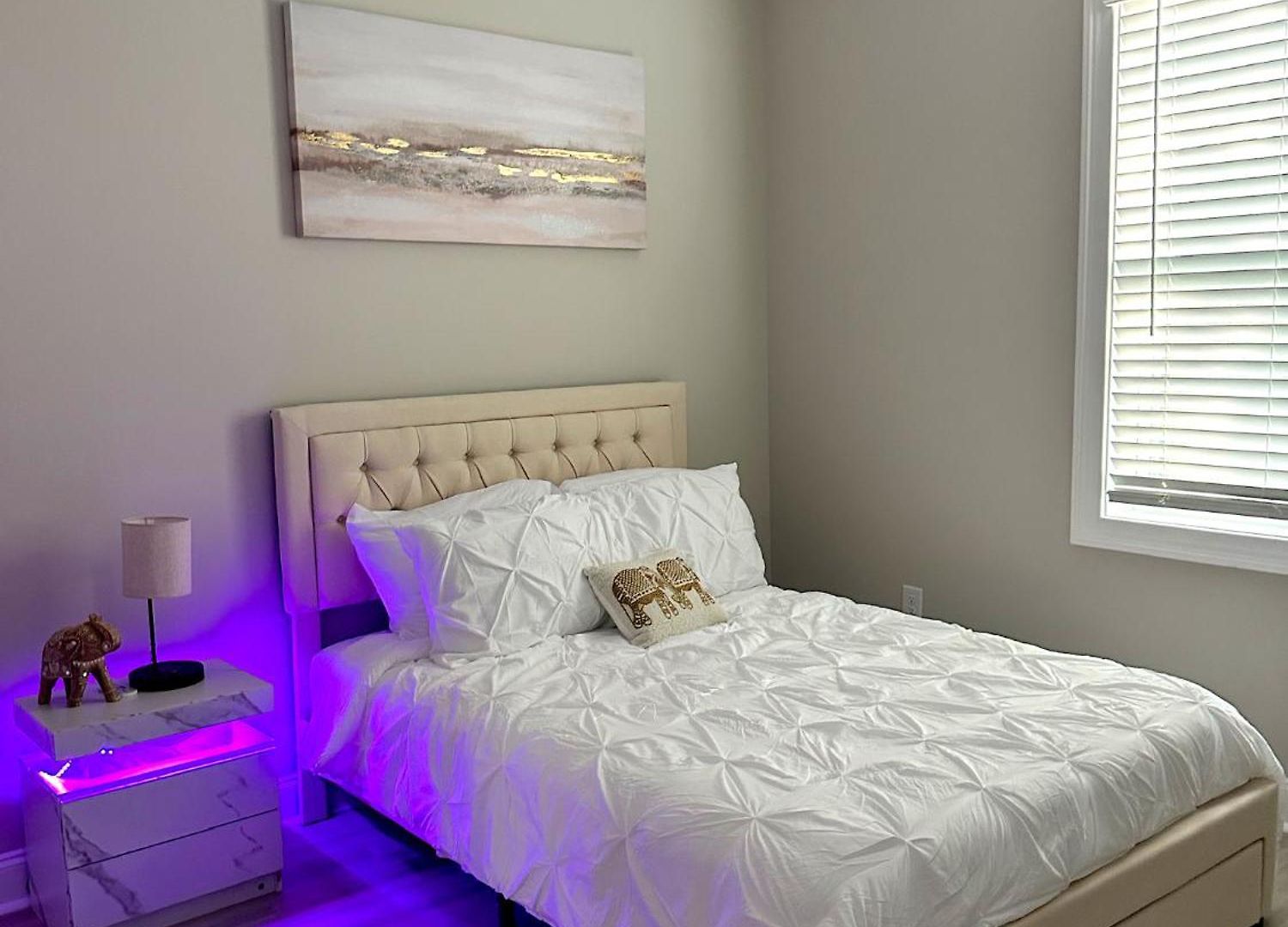 New Charming 3bd Townhome With Wifi - 9 Min To Uptown Holiday home *