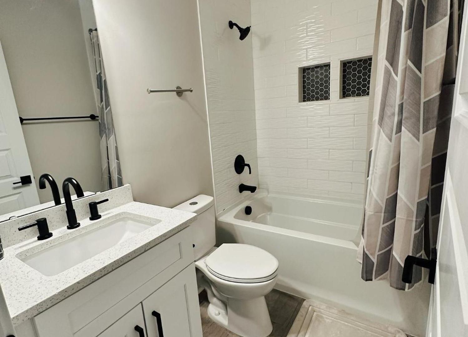 New Charming 3bd Townhome With Wifi - 9 Min To Uptown