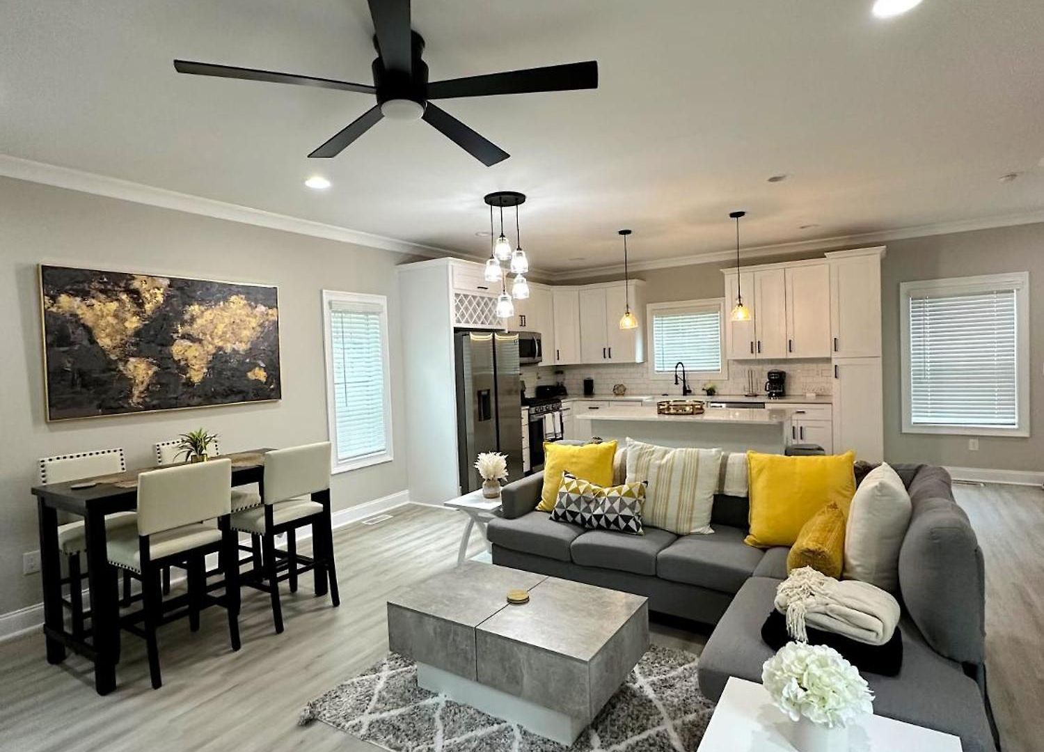 New Charming 3bd Townhome With Wifi - 9 Min To Uptown Holiday home *