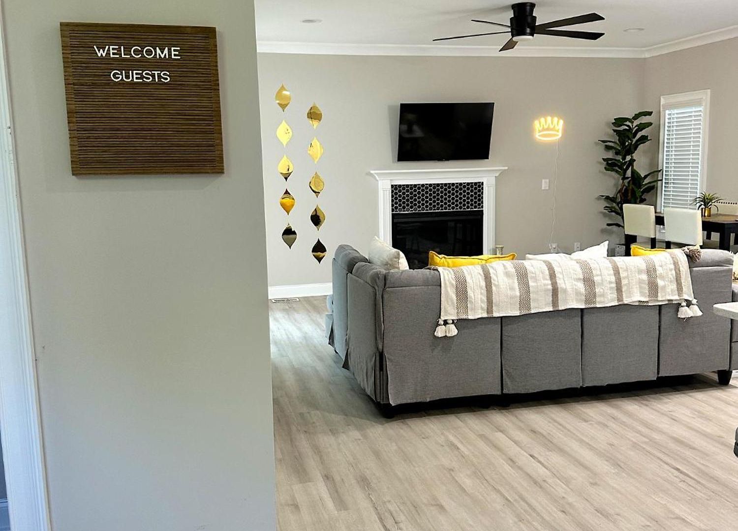 New Charming 3bd Townhome With Wifi - 9 Min To Uptown