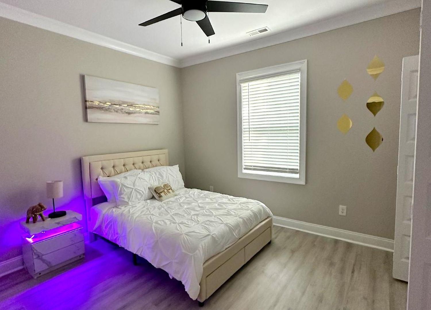Holiday home New Charming 3bd Townhome With Wifi - 9 Min To Uptown