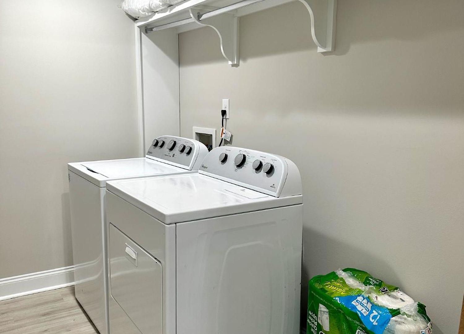 New Charming 3bd Townhome With Wifi - 9 Min To Uptown