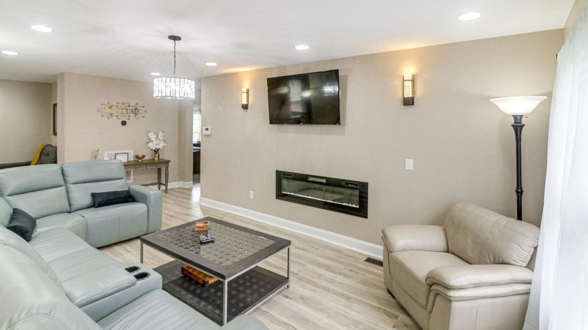 W/ Yard - Near Spectrum Center! Holiday home *