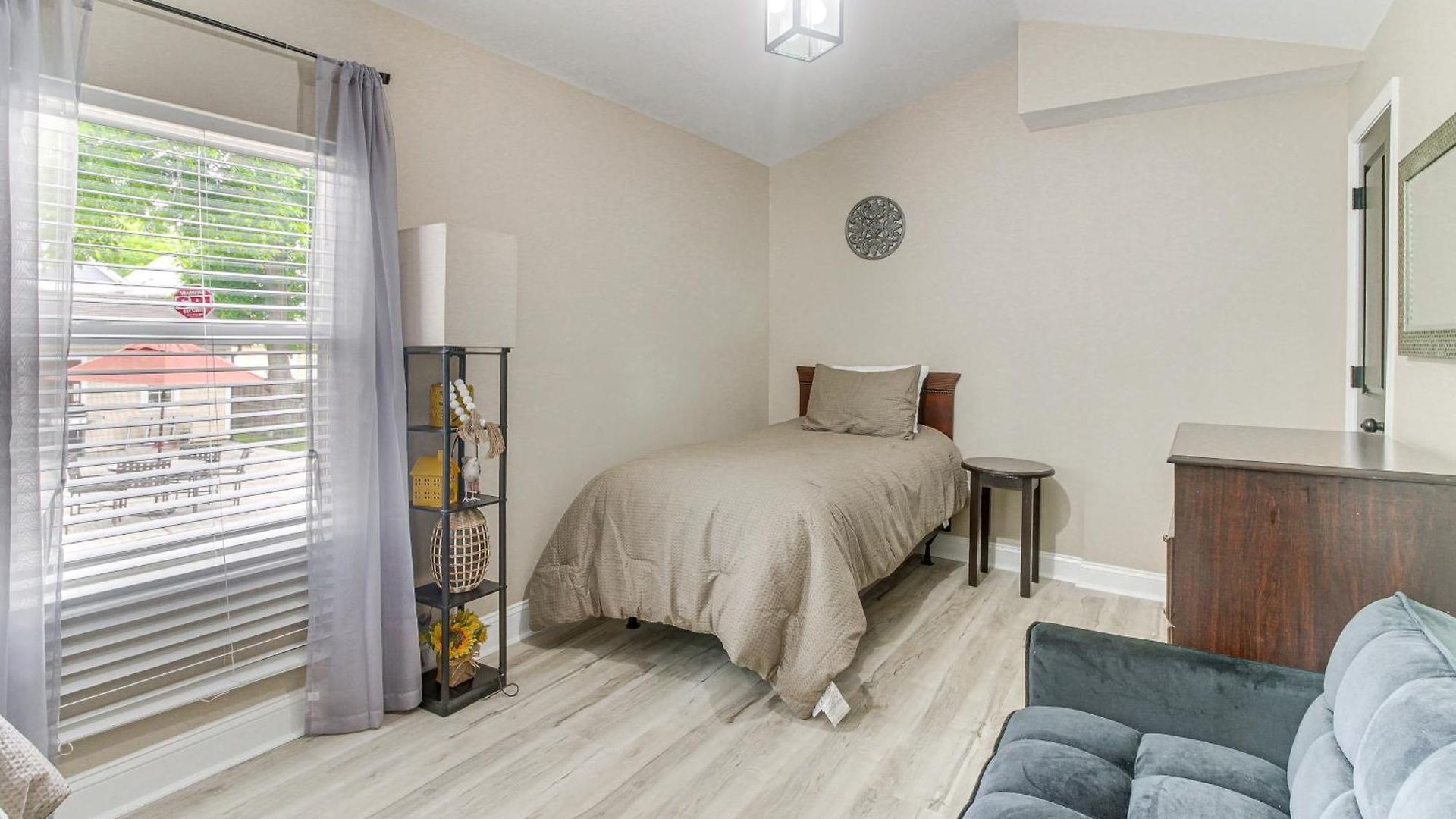 W/ Yard - Near Spectrum Center! Holiday home Charlotte