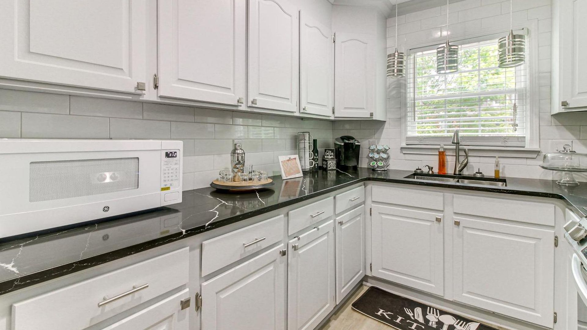 Holiday home W/ Yard - Near Spectrum Center! Charlotte