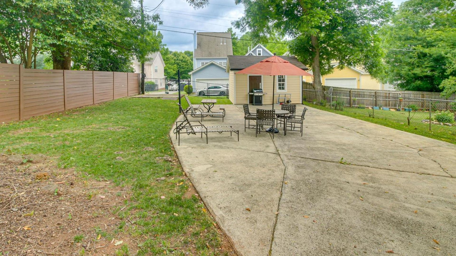 W/ Yard - Near Spectrum Center! Holiday home *