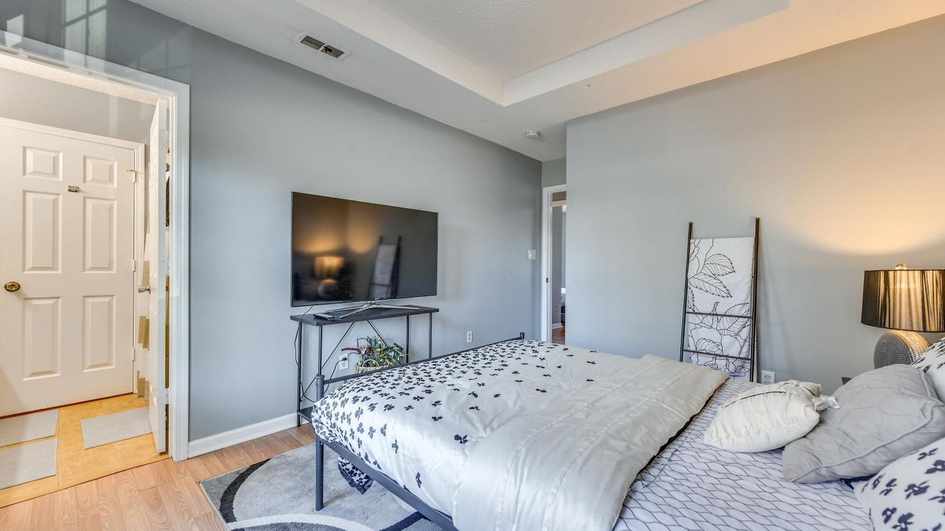 Holiday home Uptown Townhome W/ Patio & Yard! *