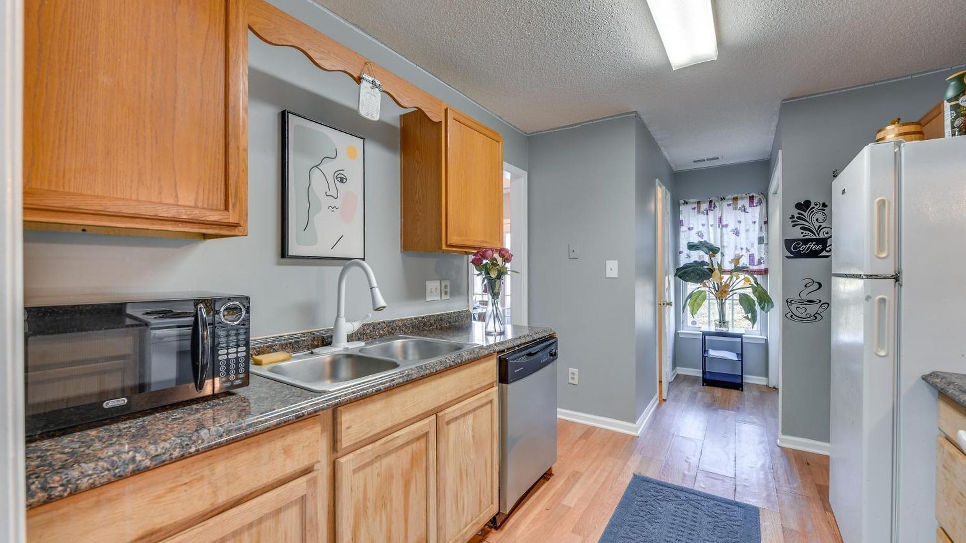Uptown Townhome W/ Patio & Yard! * Charlotte