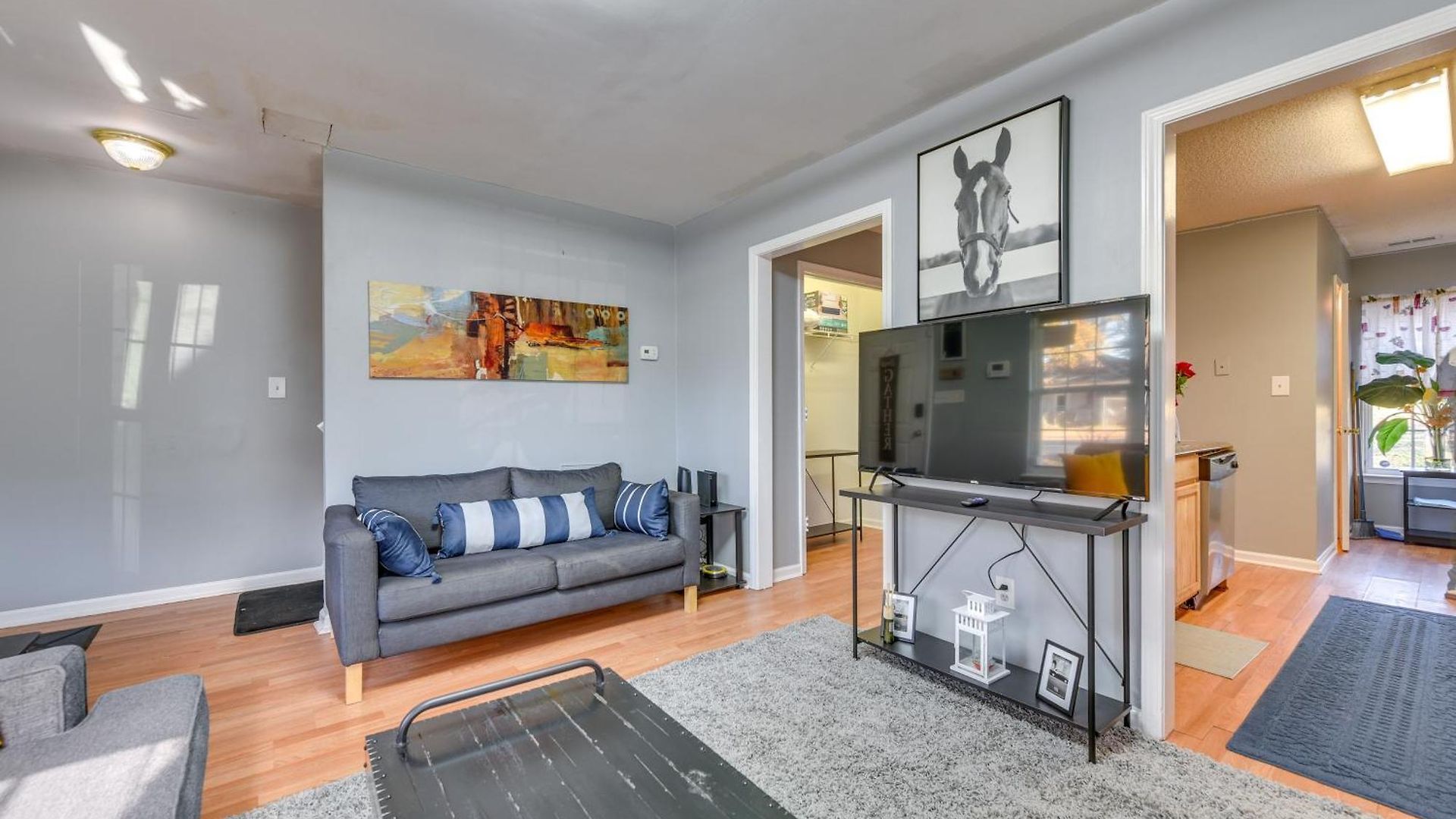 Holiday home Uptown Townhome W/ Patio & Yard! *