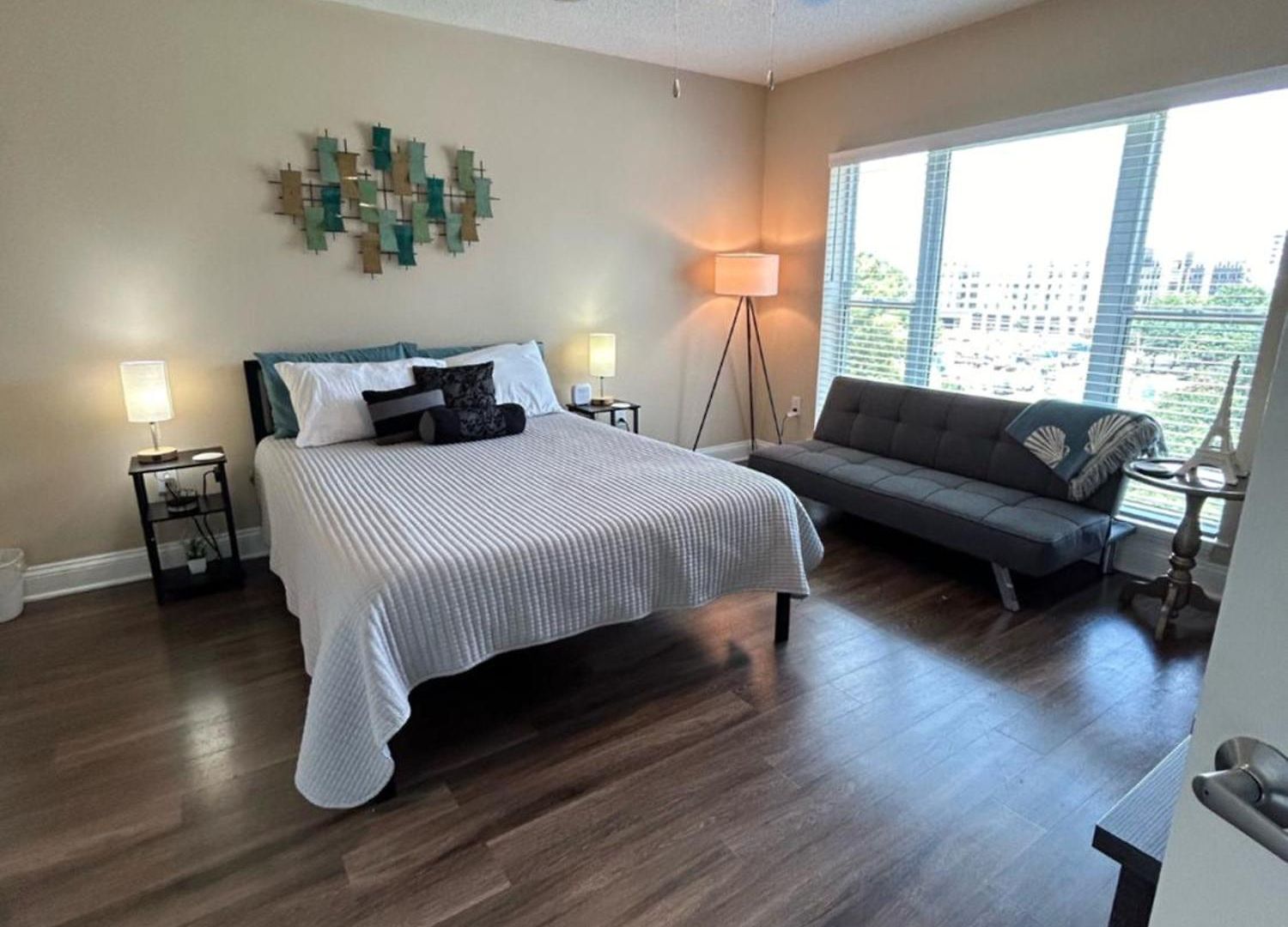 Spacious 2 Bedroom 2 Bathroom With Balcony In Uptown Charlotte! Views & Free Parking! Apartment
