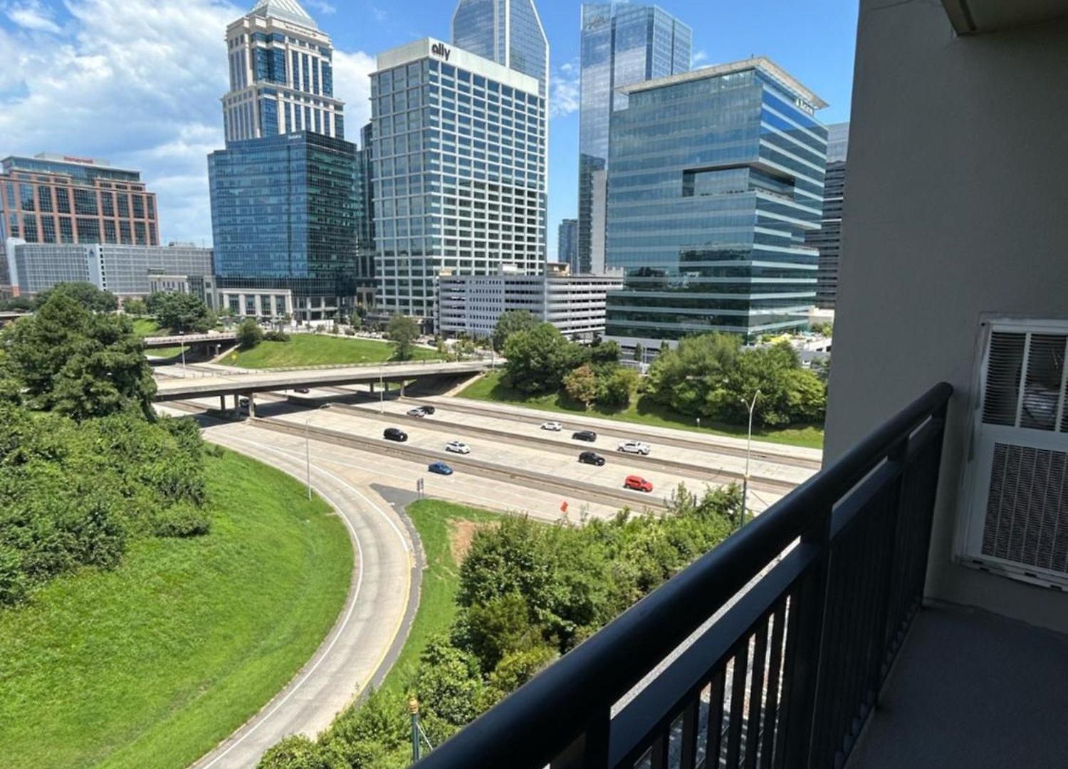 Apartment Spacious 2 Bedroom 2 Bathroom With Balcony In Uptown Charlotte! Views & Free Parking! Charlotte