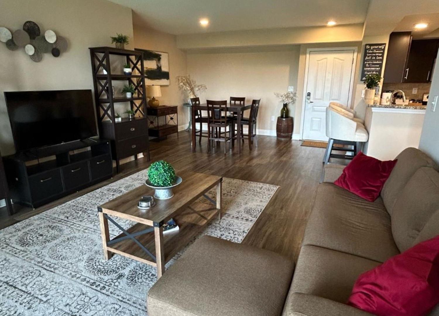 Spacious 2 Bedroom 2 Bathroom With Balcony In Uptown Charlotte! Views & Free Parking! * Charlotte