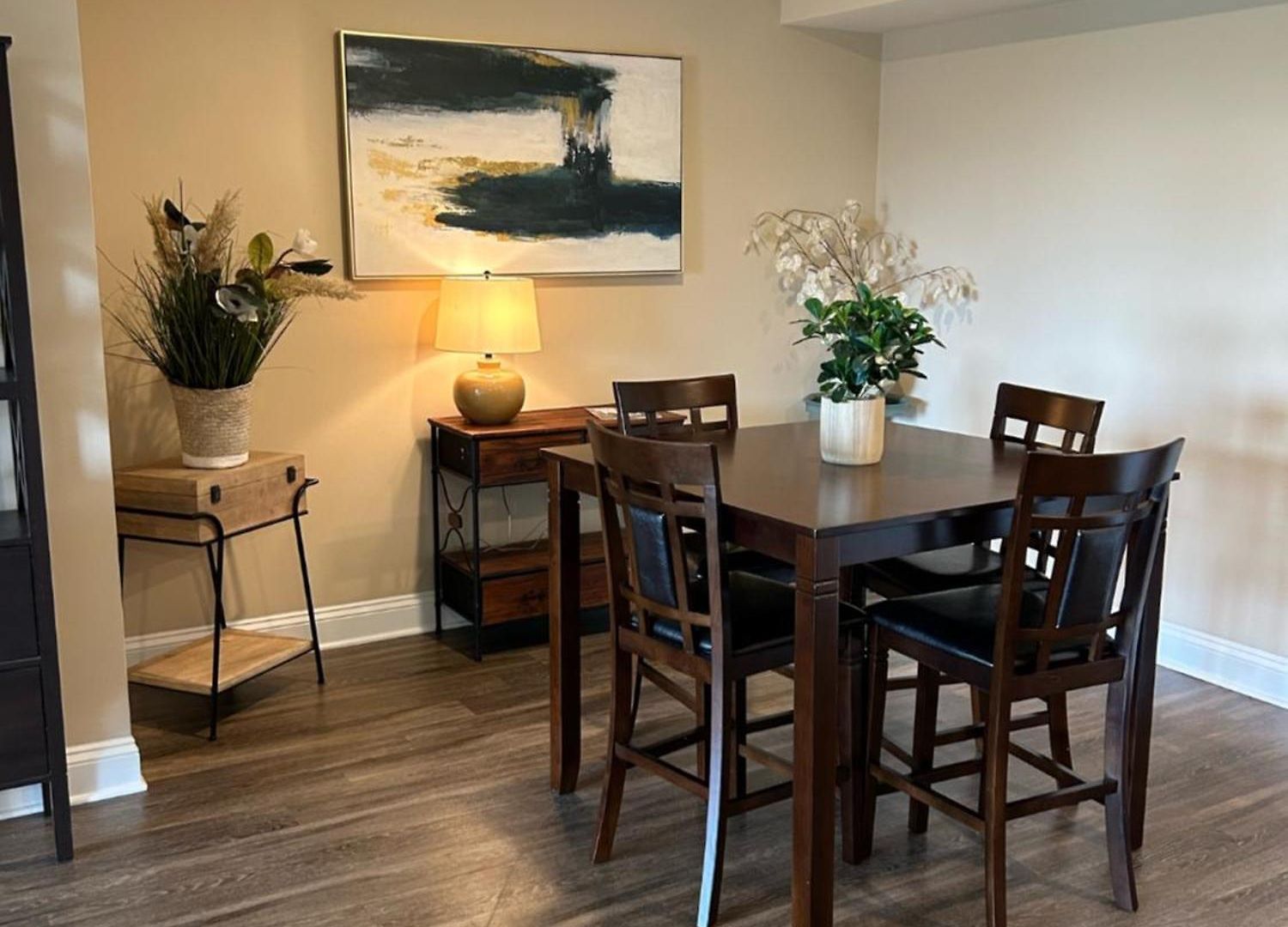Spacious 2 Bedroom 2 Bathroom With Balcony In Uptown Charlotte! Views & Free Parking!