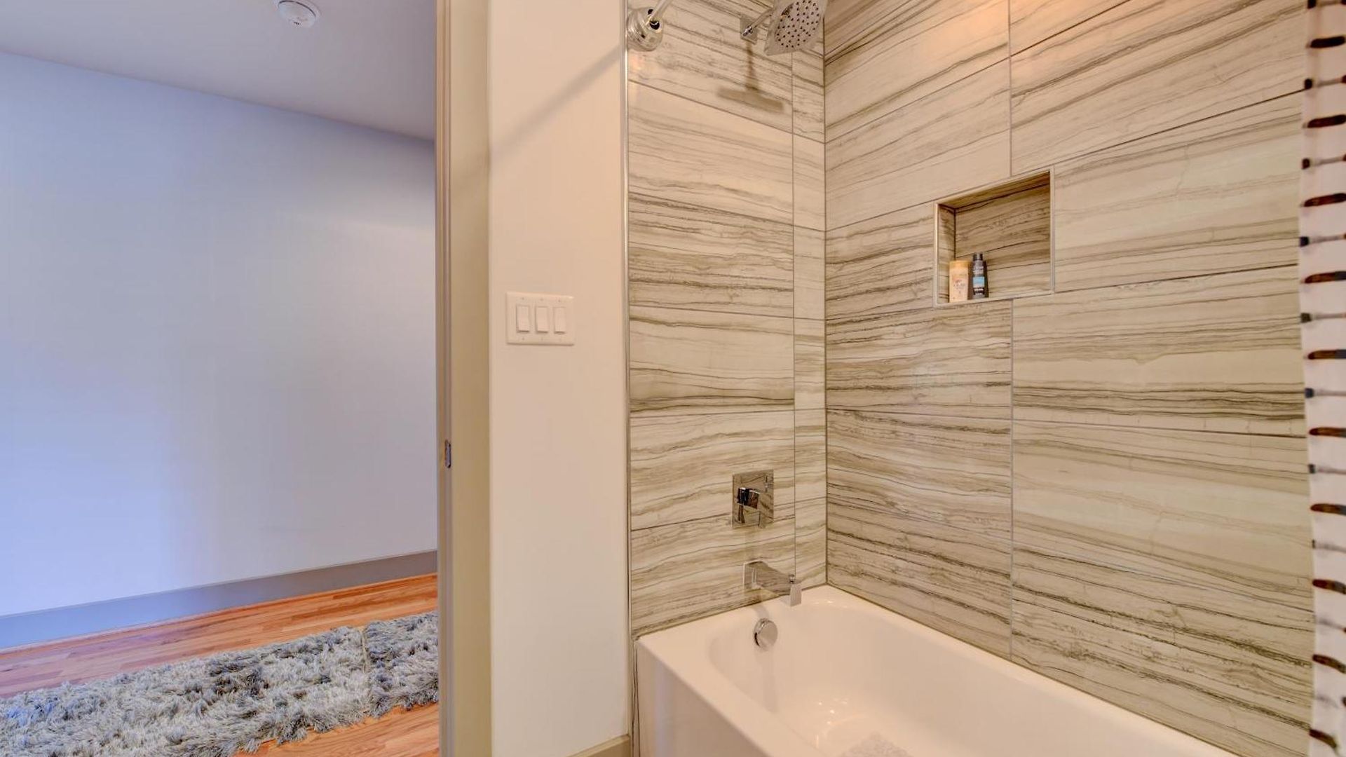 Holiday home Modern With Yard 3 Mi To Uptown Charlotte! *