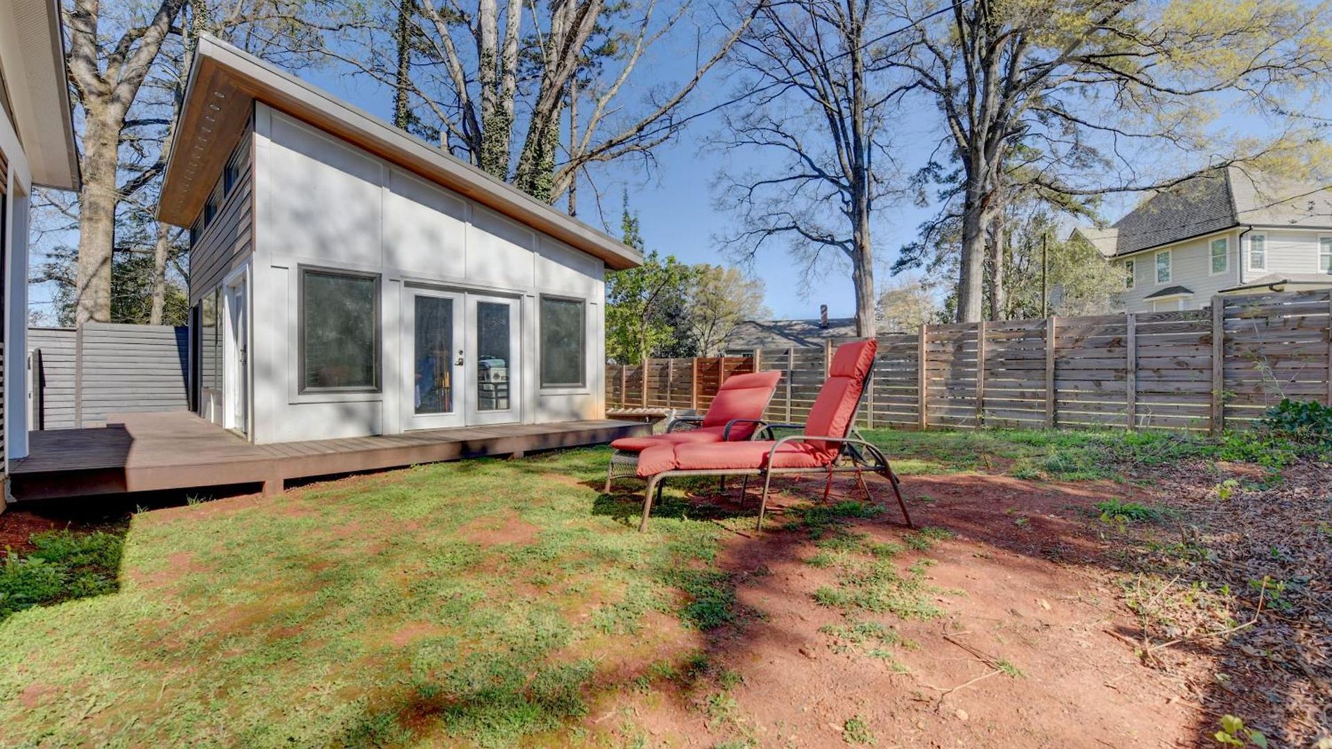Modern With Yard 3 Mi To Uptown Charlotte! Holiday home Charlotte