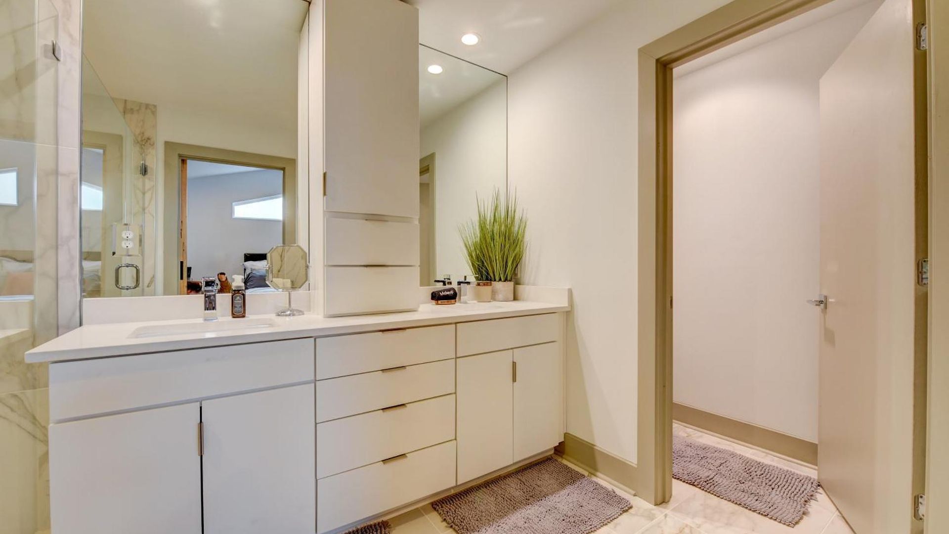 Modern With Yard 3 Mi To Uptown Charlotte! *