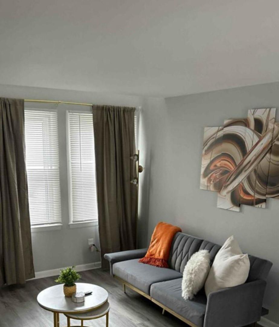 Uptown Apartment *