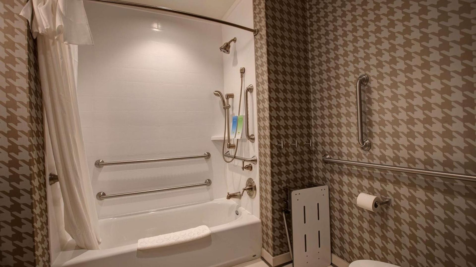 Home2 By Hilton Uptown 3*
