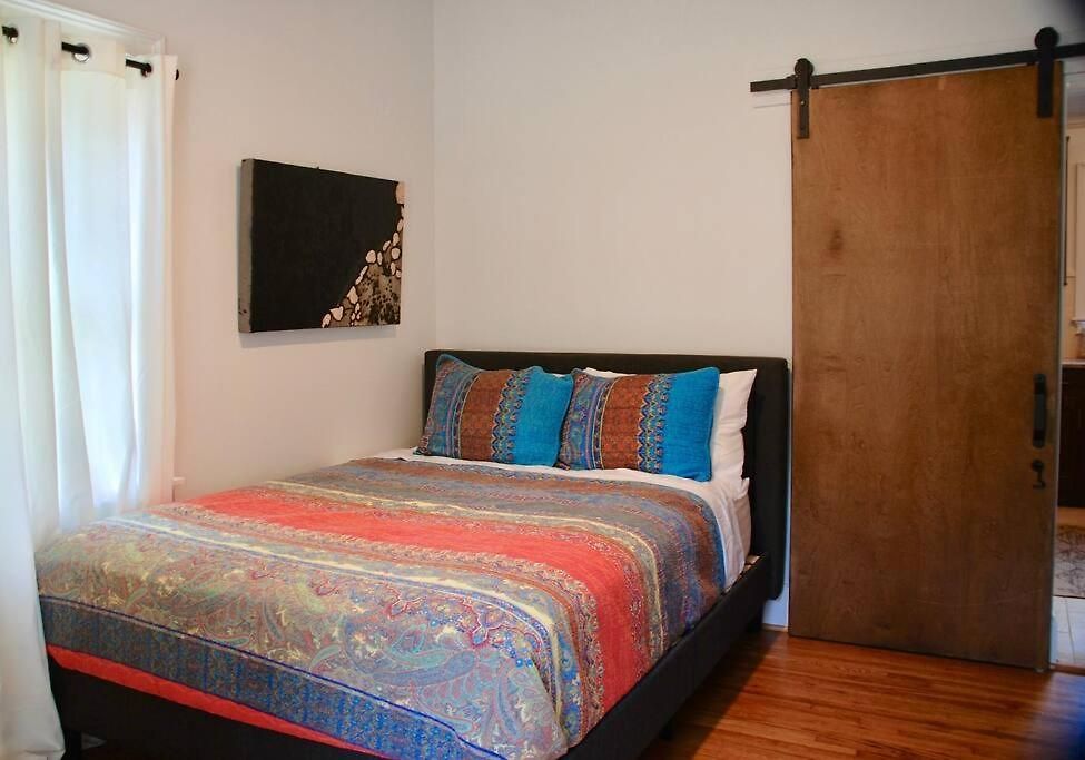 Charming Urban Retreat - Cozy In *
