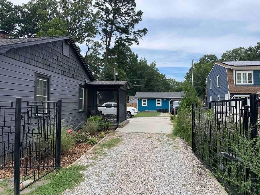 Charming Urban Retreat - Cozy In Charlotte