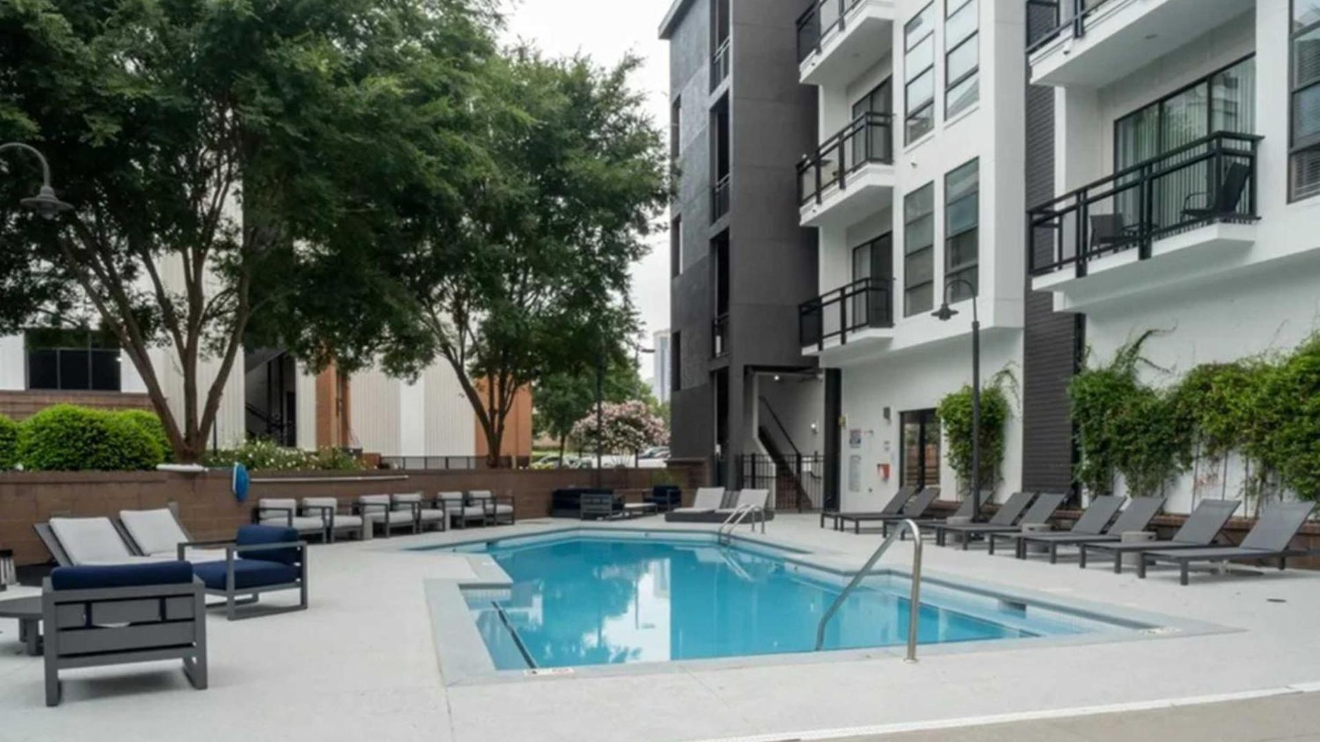 Spacious 2bd With Private Balcony And Free Parking * Charlotte