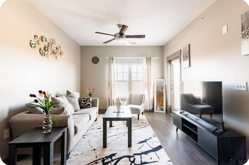 Uptown And Adventures With Pool, Bars & Shops Apartment *